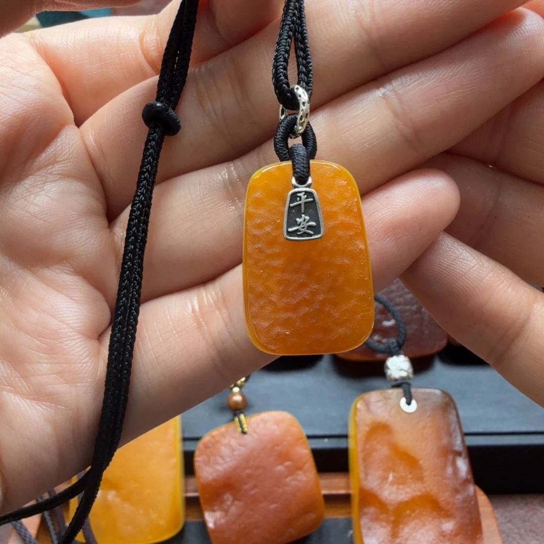 琥珀吊坠(赠链)未镶嵌