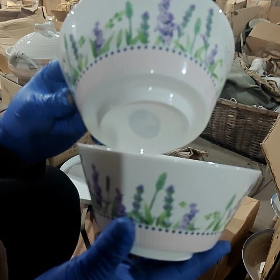 摆件盘子碗茶壶啥都有