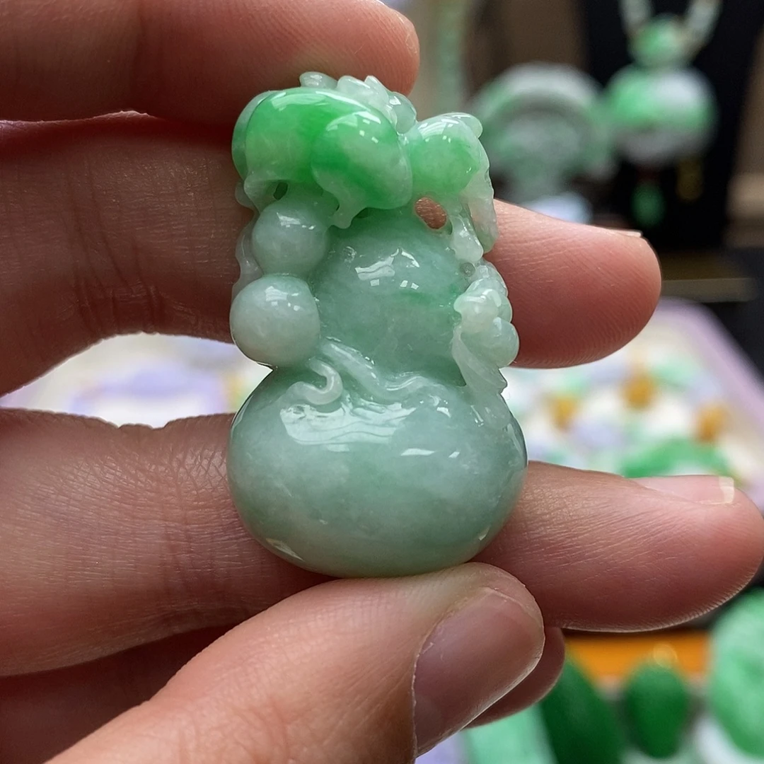 翡翠未镶嵌颈饰吊坠