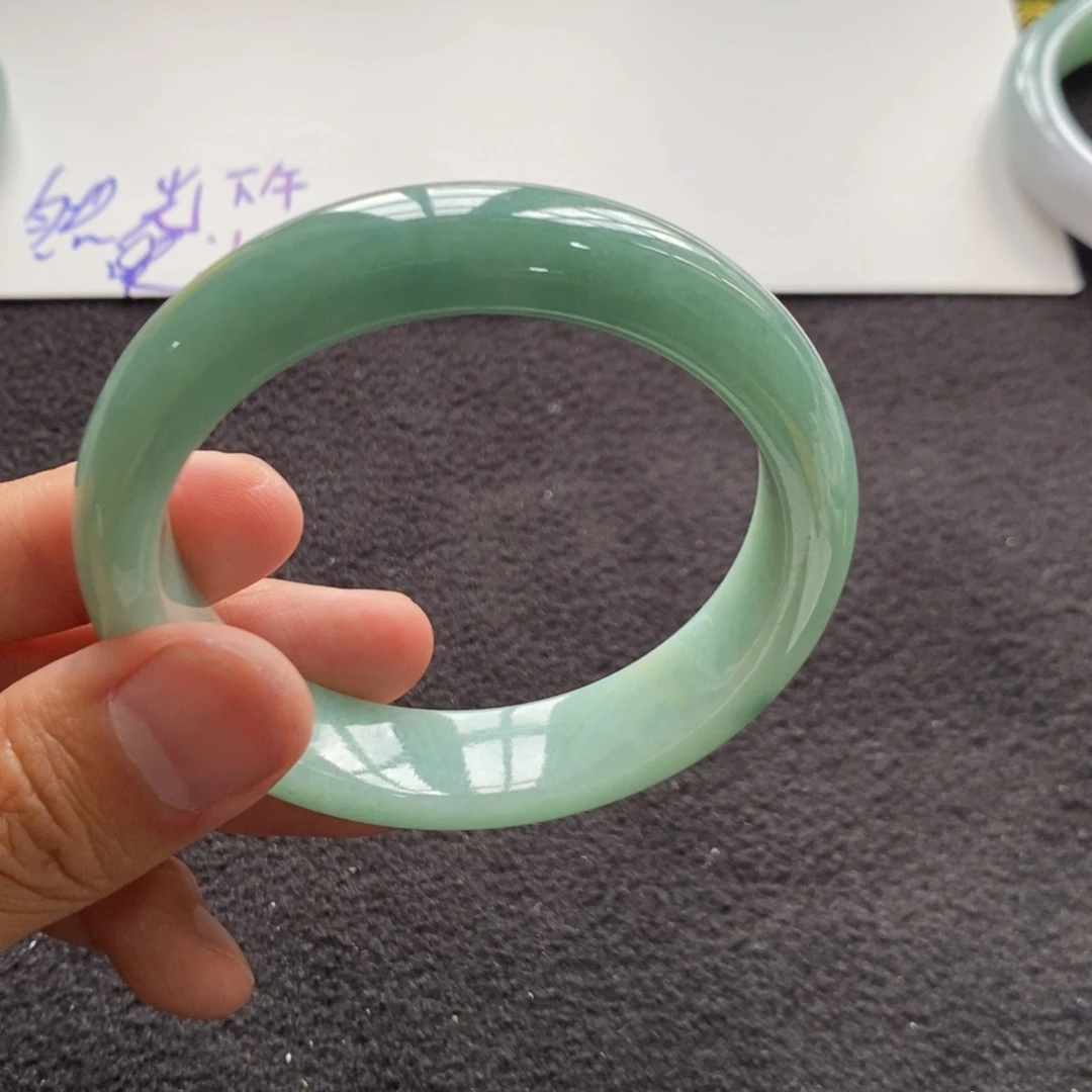 定制翡翠未镶嵌手镯