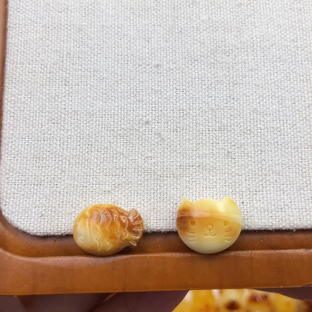 琥珀未镶嵌裸石猫鱼