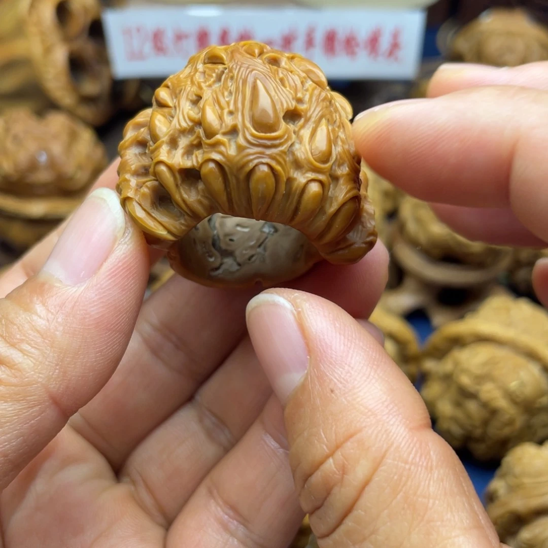 吞噬扳指核桃雕刻核桃