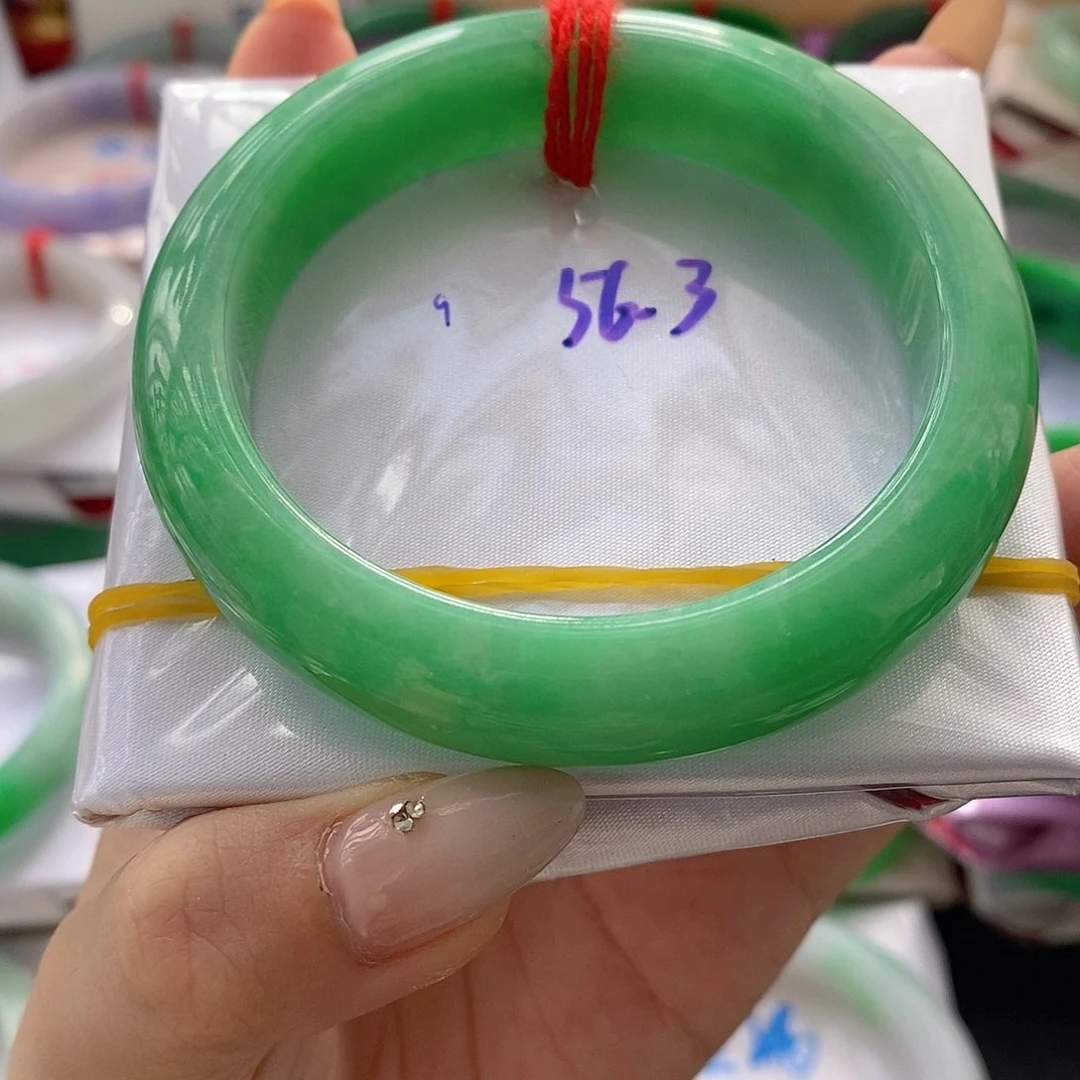 翡翠手镯未镶嵌手镯