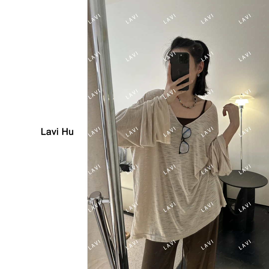 奶咖加冰 百搭时尚大版U领长袖T恤LW1386