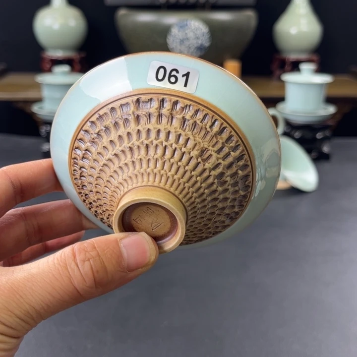 杯安*天青釉重工跳刀斗笠杯061号微瑕捡漏