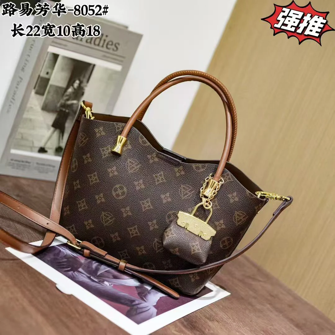 高级感轻奢经典女包印花百搭斜挎通勤包8052棕