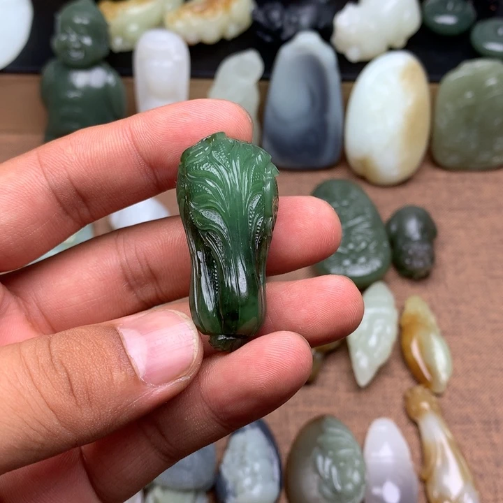 颈饰未镶嵌和田玉（糖玉）