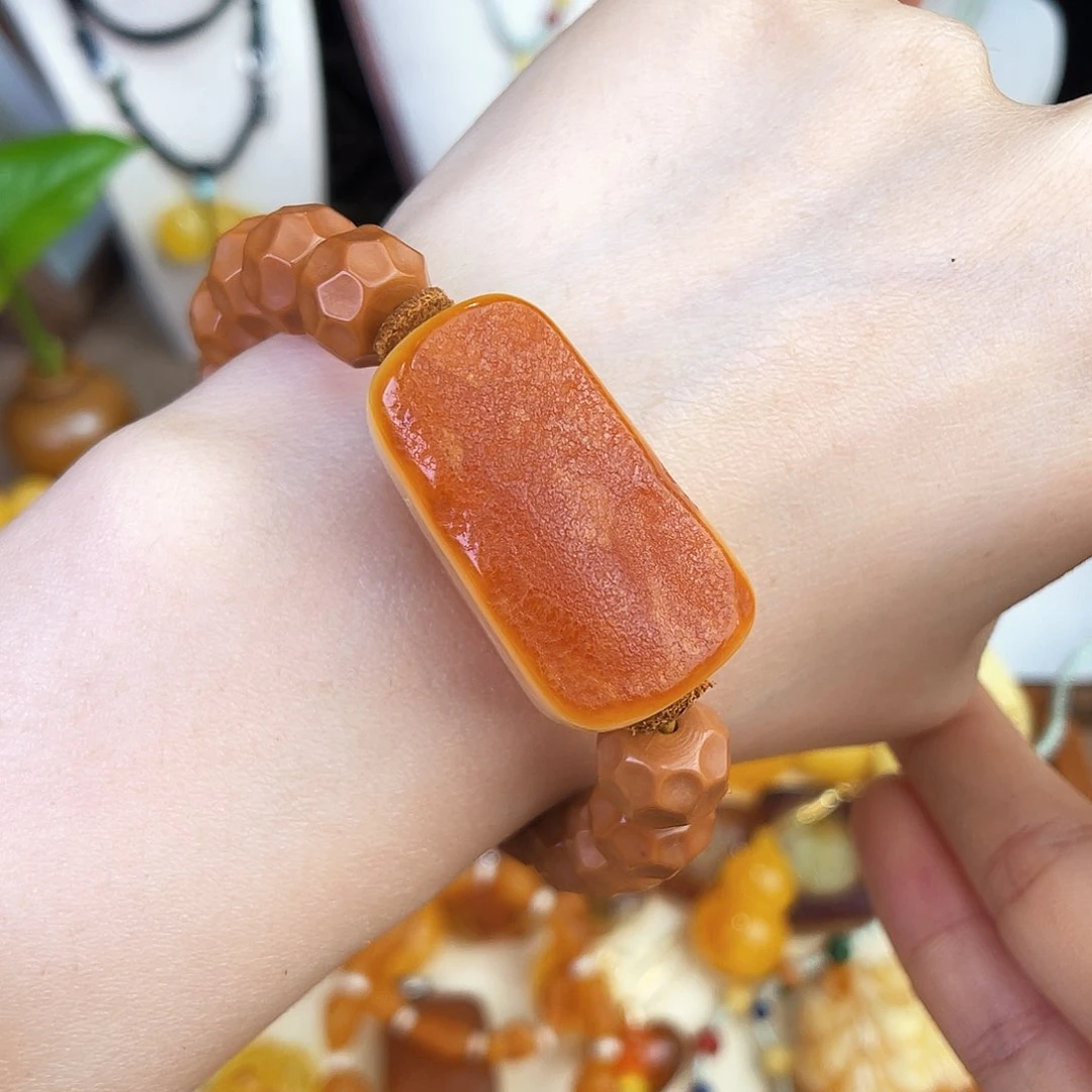 未镶嵌琥珀珠宝奇石，