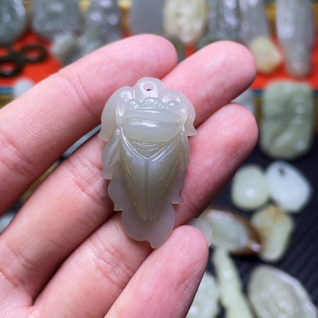 谭***生和田玉未镶嵌颈饰