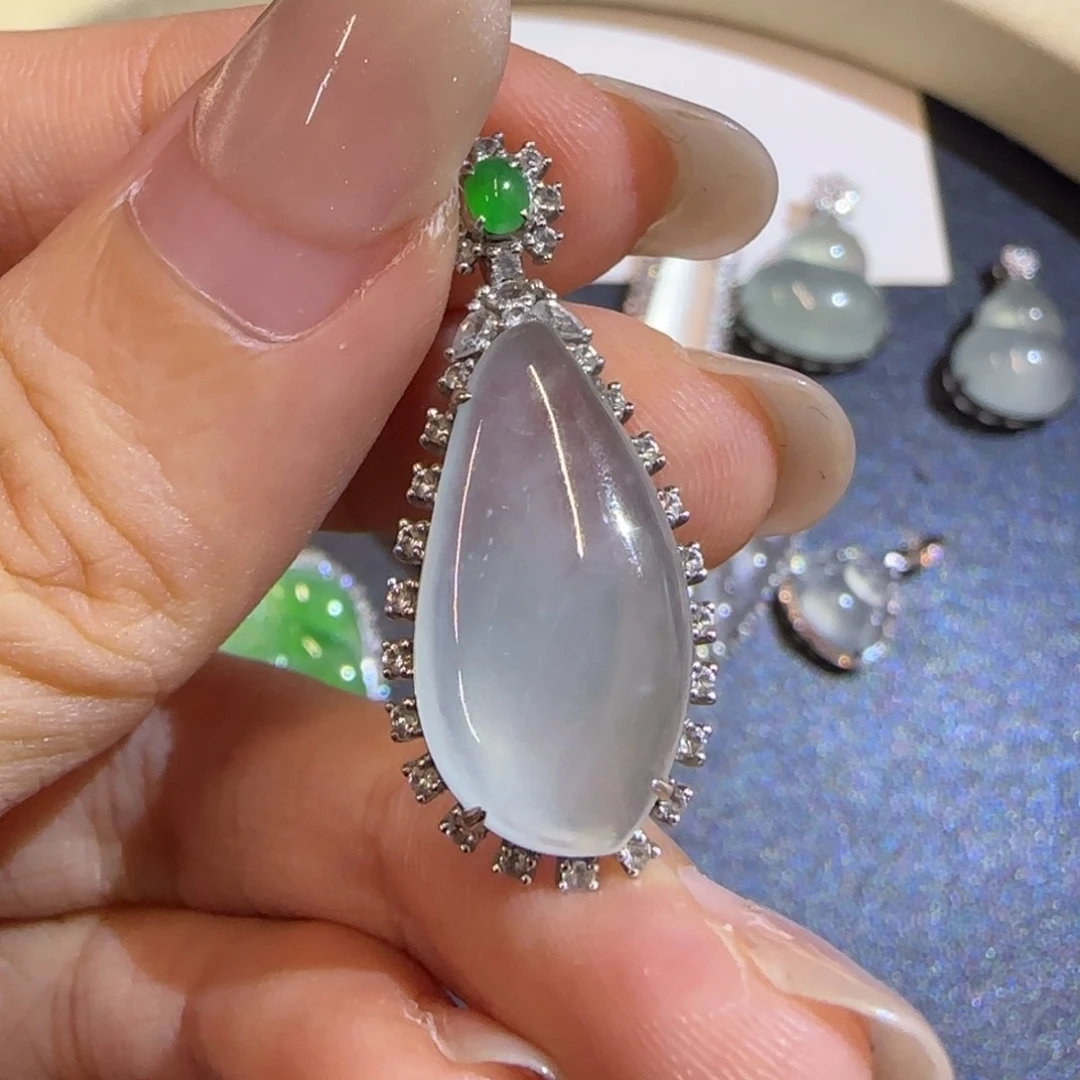 翡翠18K金镶嵌颈饰精品