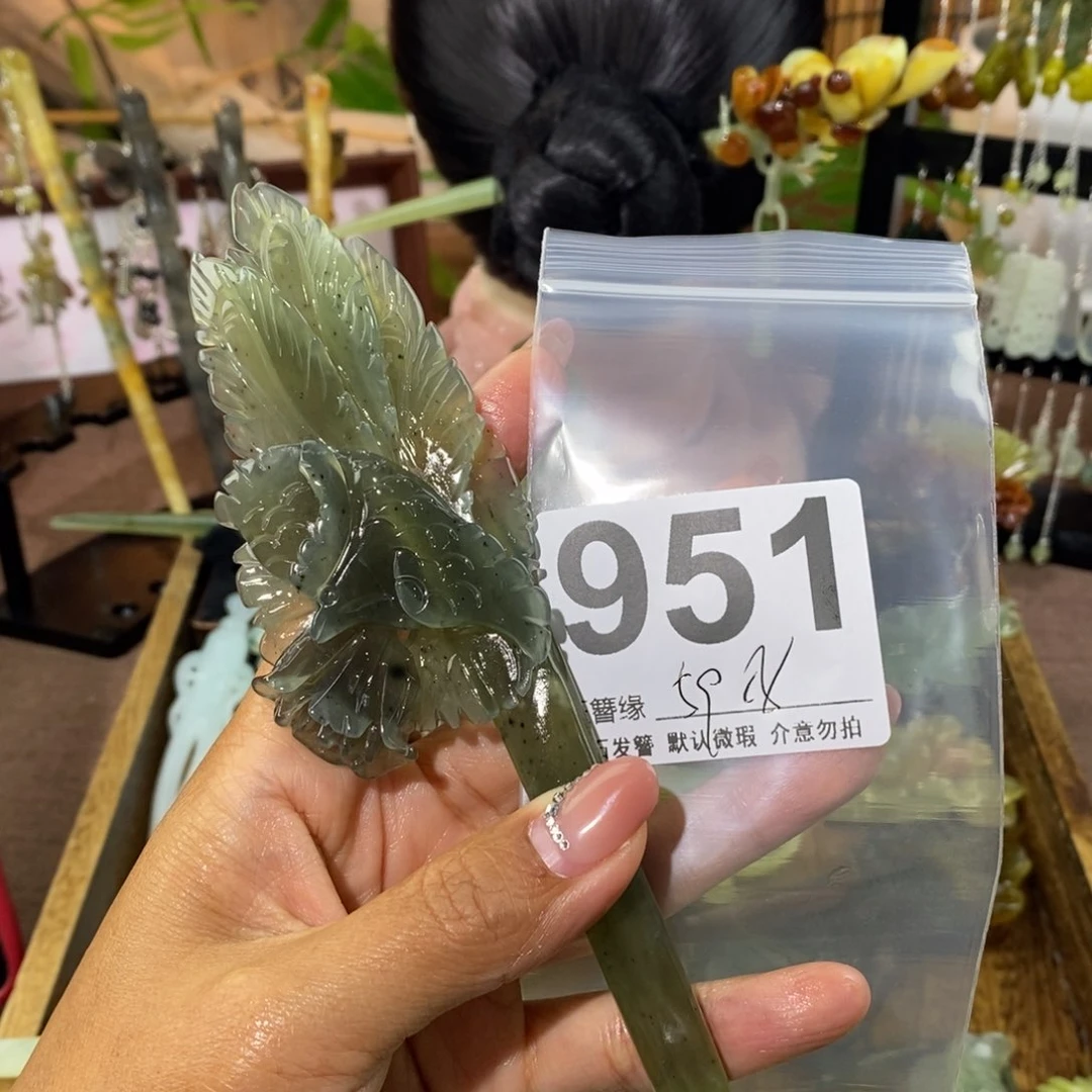 蛇纹石玉未镶嵌发饰紓*