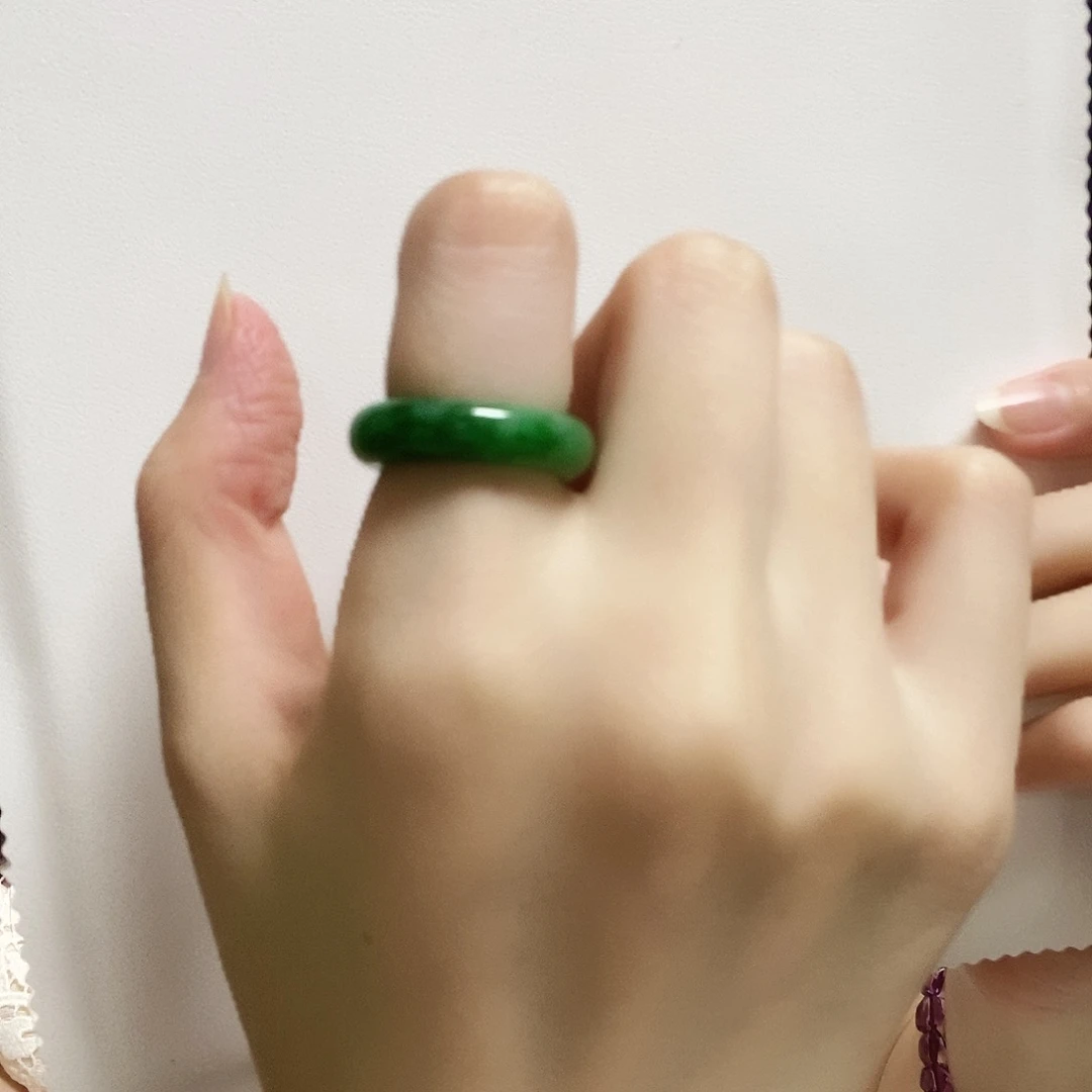 翡翠戒指未镶嵌简单