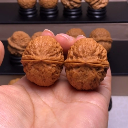 文玩核桃把件云顶绣球39