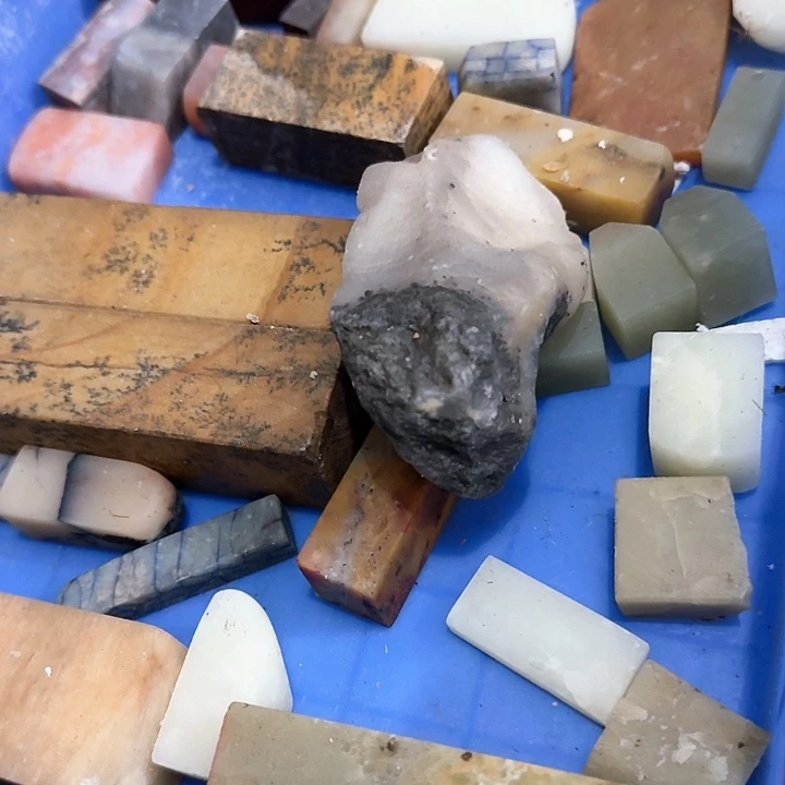 老挝石憨***香老挝石位置