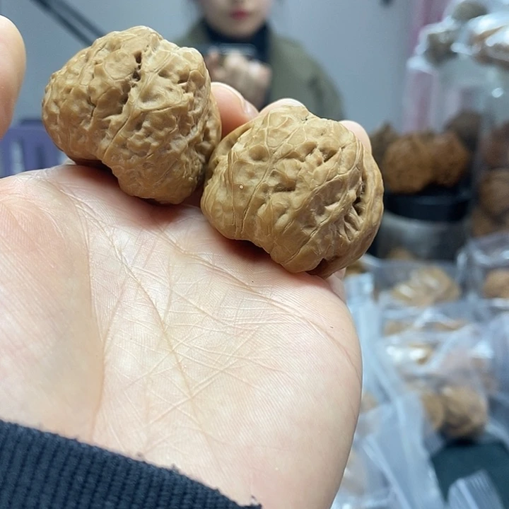 文玩核桃把件37红皮蛤蟆头