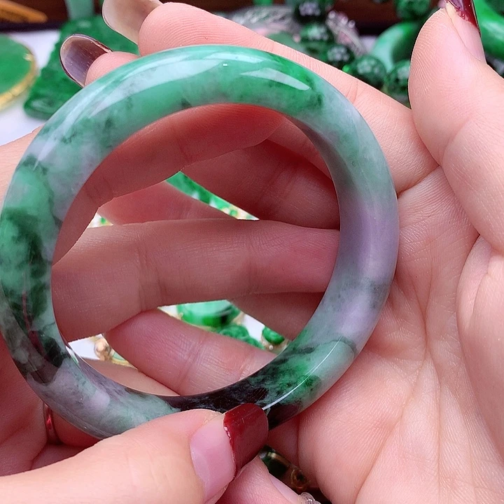 翡翠手镯未镶嵌翡翠