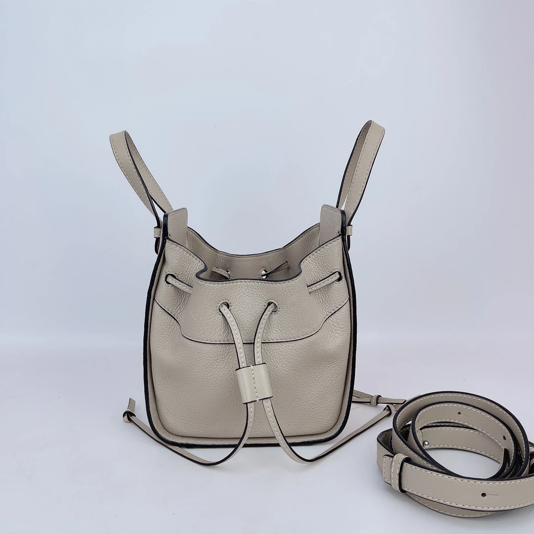 95新 LOEWE/罗意威 罗意威 大象灰抽绳吊床单肩包底长16 E881