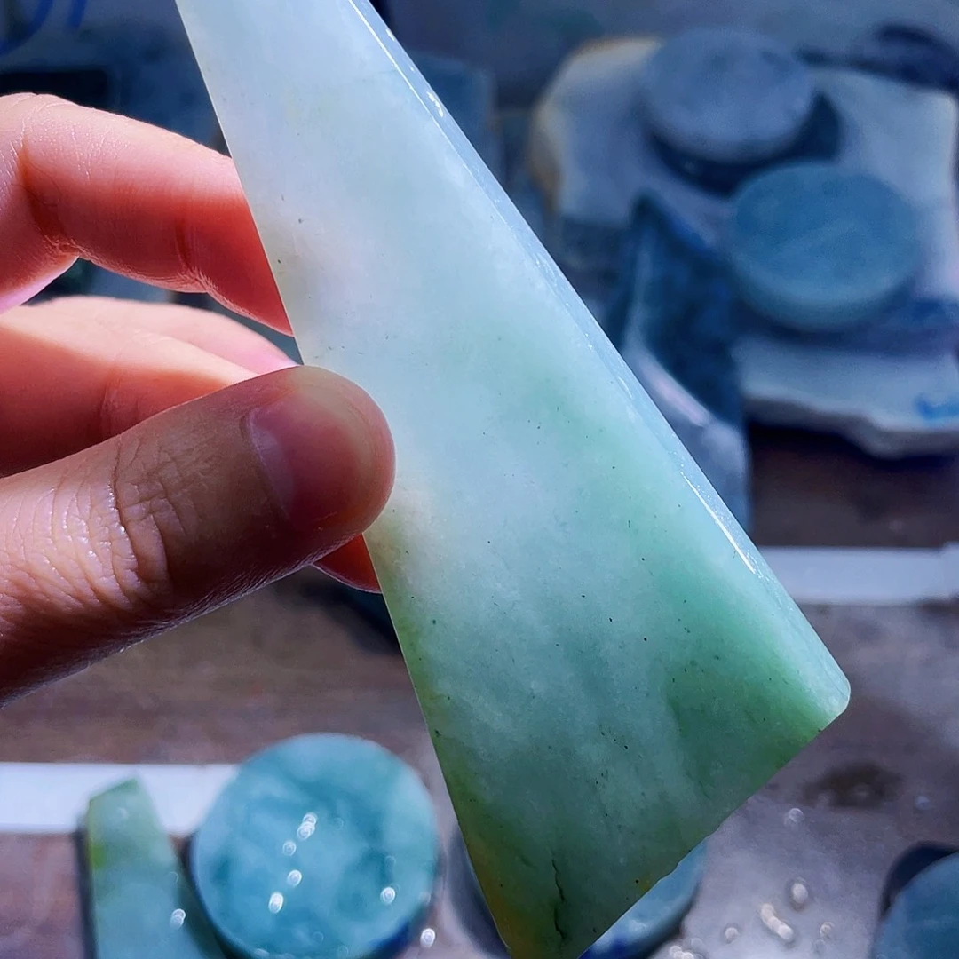 翡翠未镶嵌颈饰毛料17