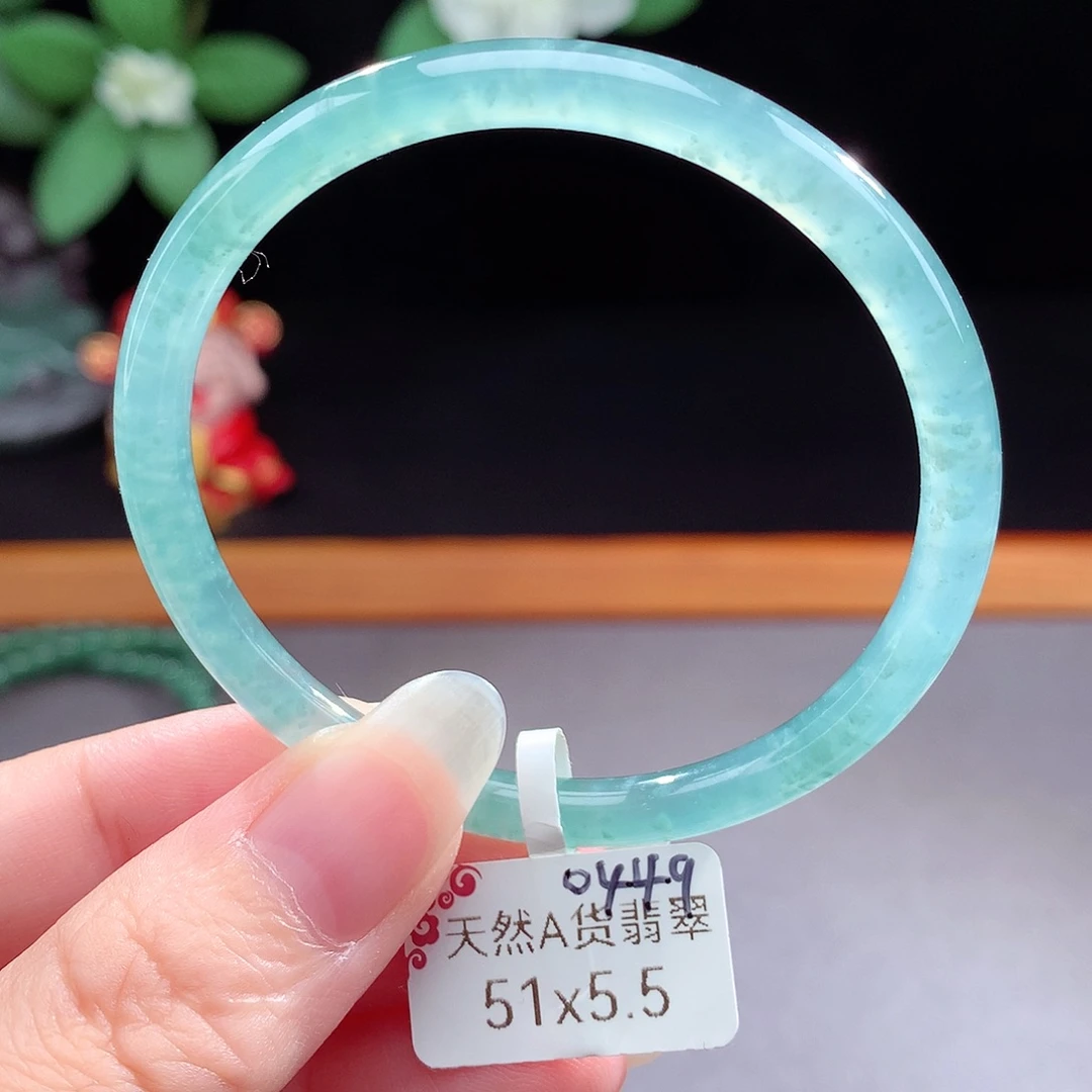 未镶嵌手镯（圆镯）翡翠