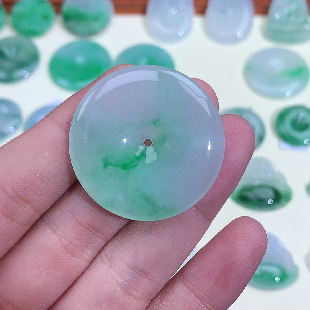 翡翠未镶嵌颈饰吊坠