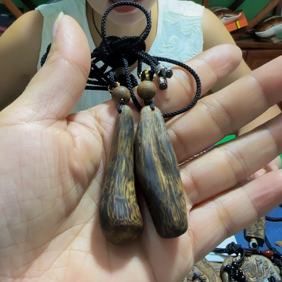 沉香沉香碎屑海南白奇乌身天然瘤疤一对