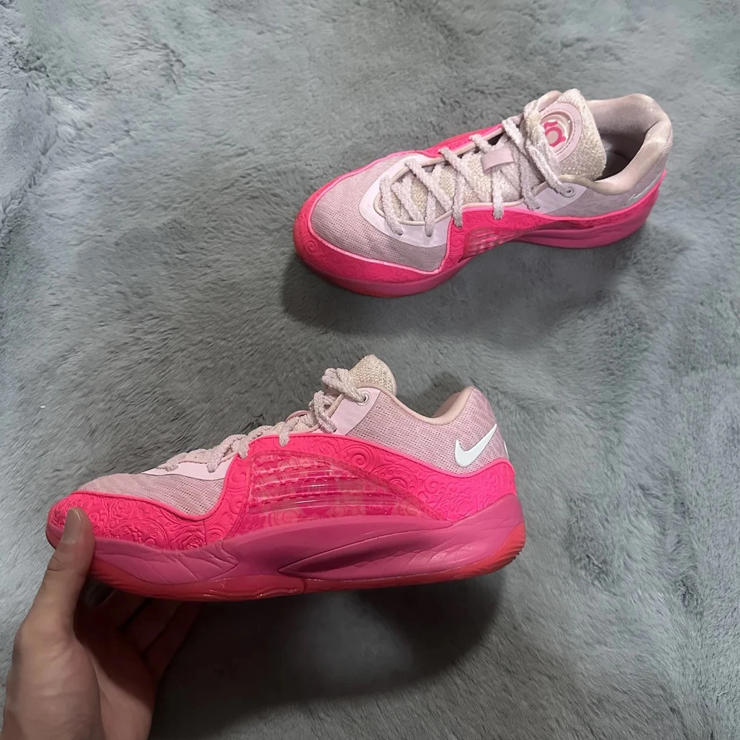 42码 Nike kd16乳腺癌 95新 鞋底磨损小 鞋面新 气垫 中古篮球鞋
