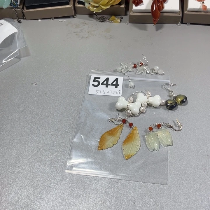 蛇纹石玉耳饰未镶嵌秋*希