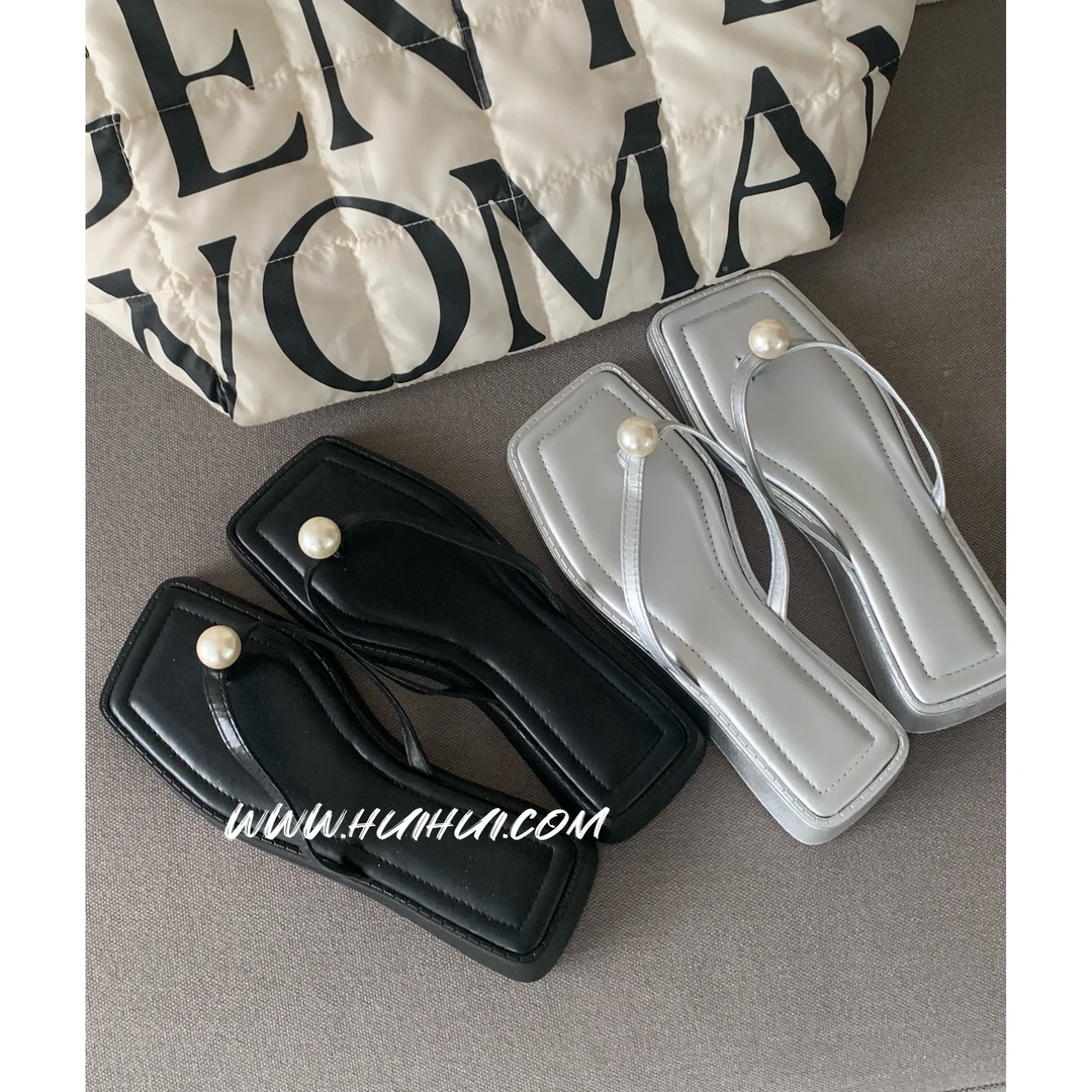 HuiHui【巧妙搭配】夹趾凉拖鞋外穿人字拖珍珠法式平底拖鞋女（A250）