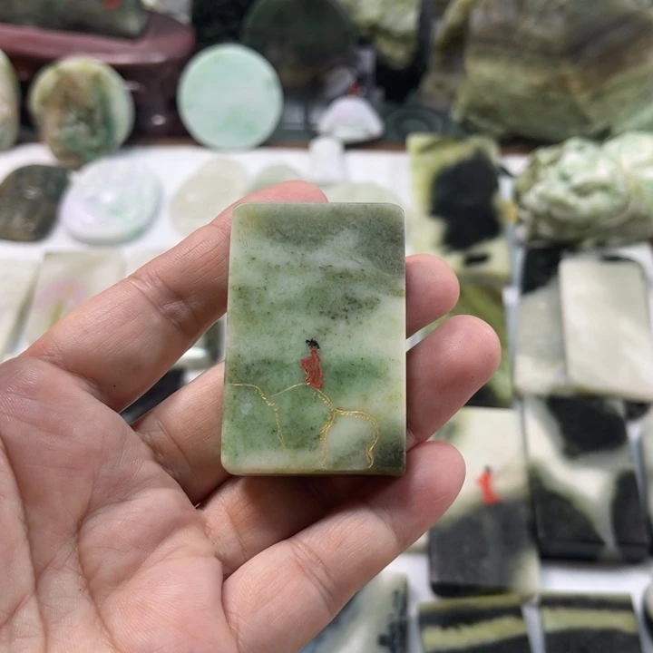 独山玉未镶嵌颈饰