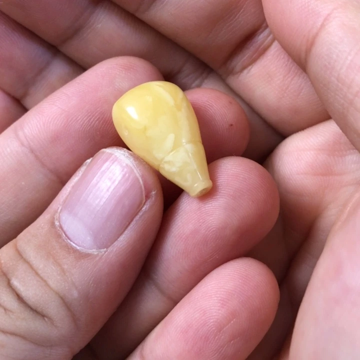 蜜蜡未镶嵌珠宝奇石