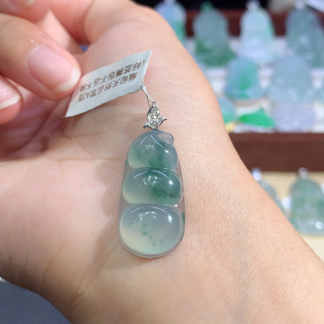吊坠(不含链)18K金镶嵌翡翠福豆