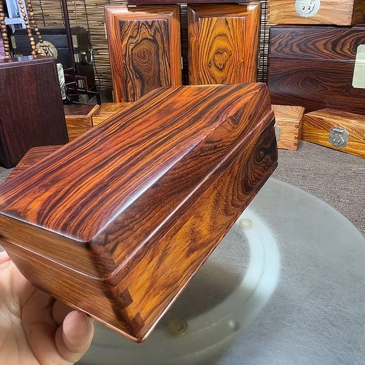 微凹黄檀（南美大红酸枝）