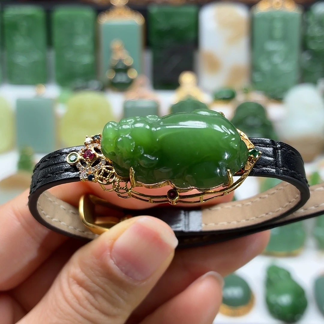 和田玉18K金镶嵌颈饰