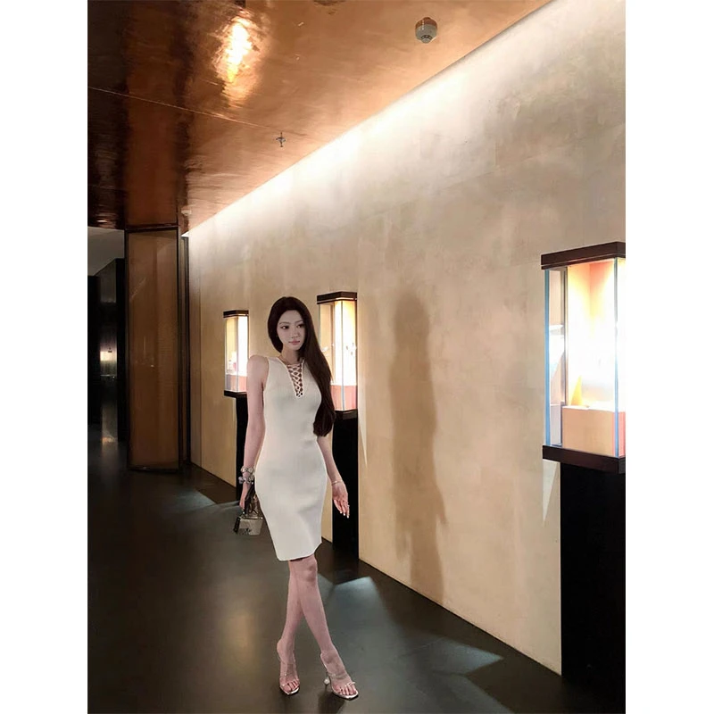 2025夏季时尚小众设计款法系无袖显瘦修身气质时尚收腰A字连衣裙