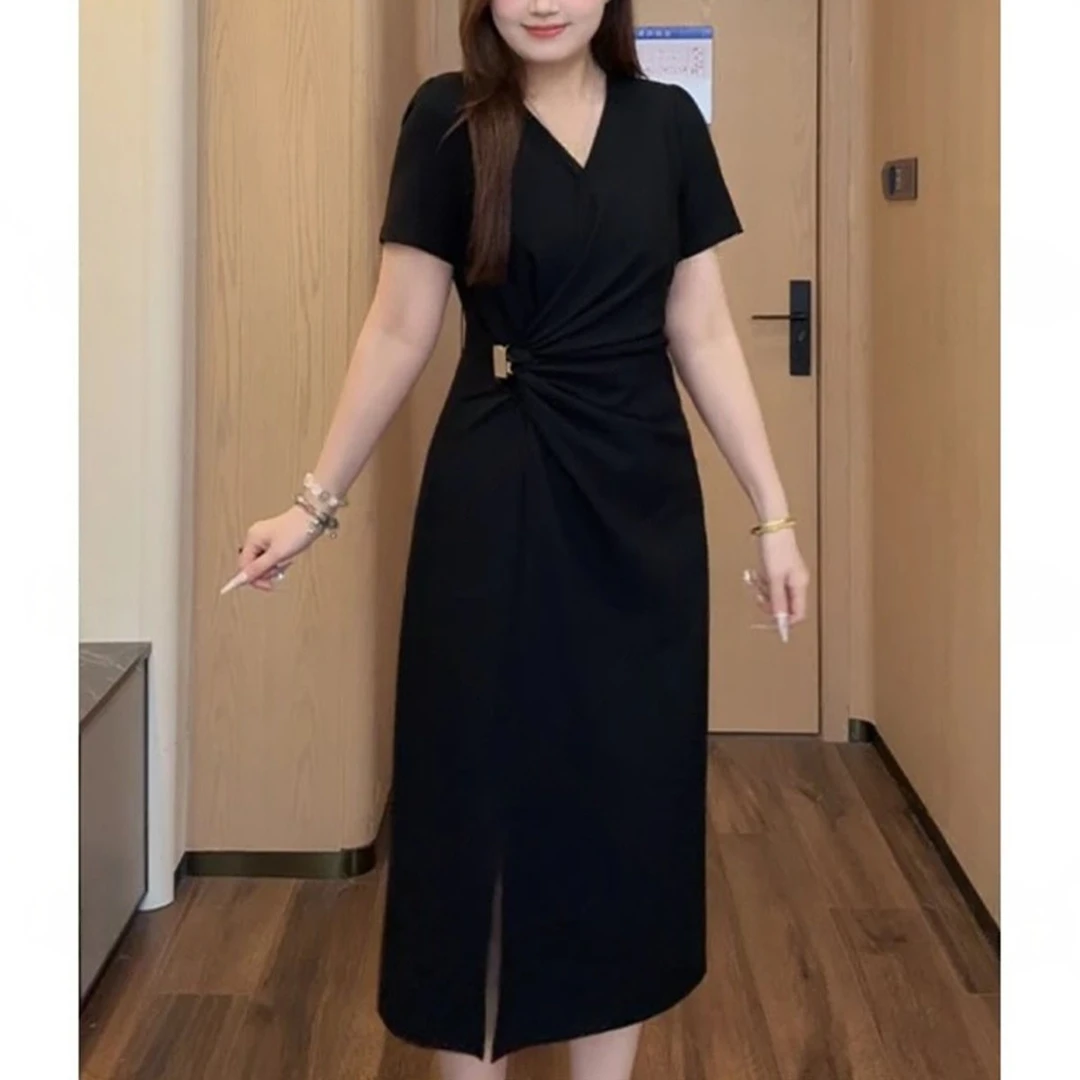 时尚法式设计感短袖连衣裙2026夏季新款气质显瘦中长款开衩小黑裙