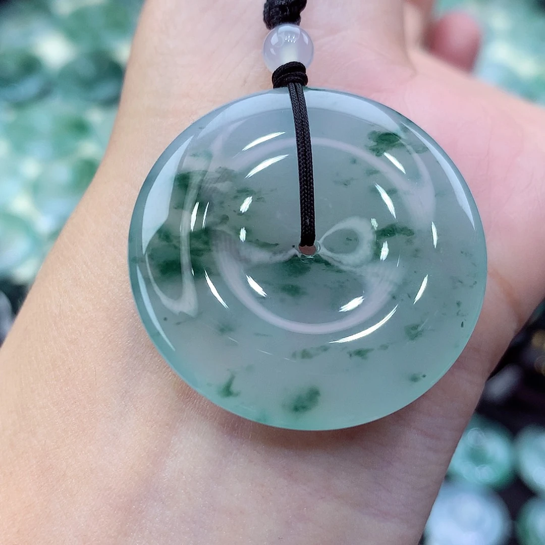 翡翠未镶嵌颈饰编号15。尺寸33.7-6.1