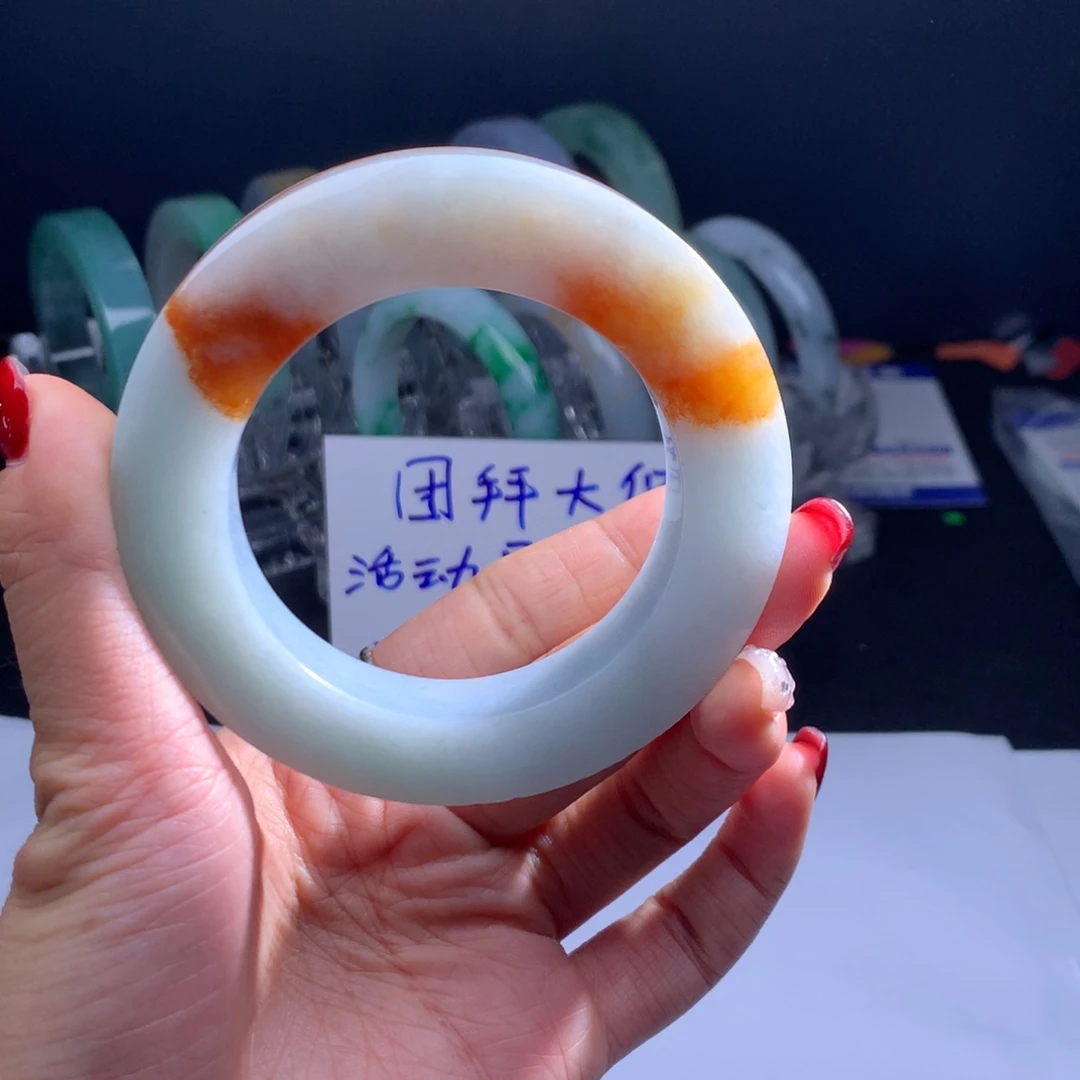 定制翡翠翡翠手镯未镶嵌心****。