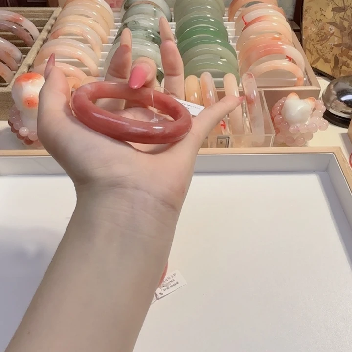 金***鹃未镶嵌手镯石英质玉