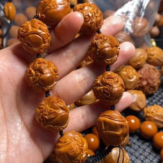 橄榄核吊坠大*八宝财神