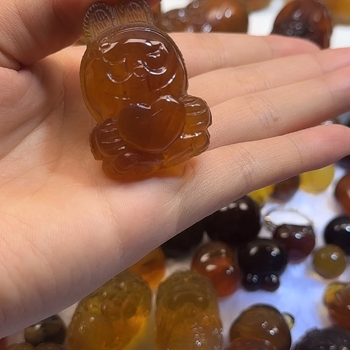 未镶嵌琥珀琥珀画拉布布