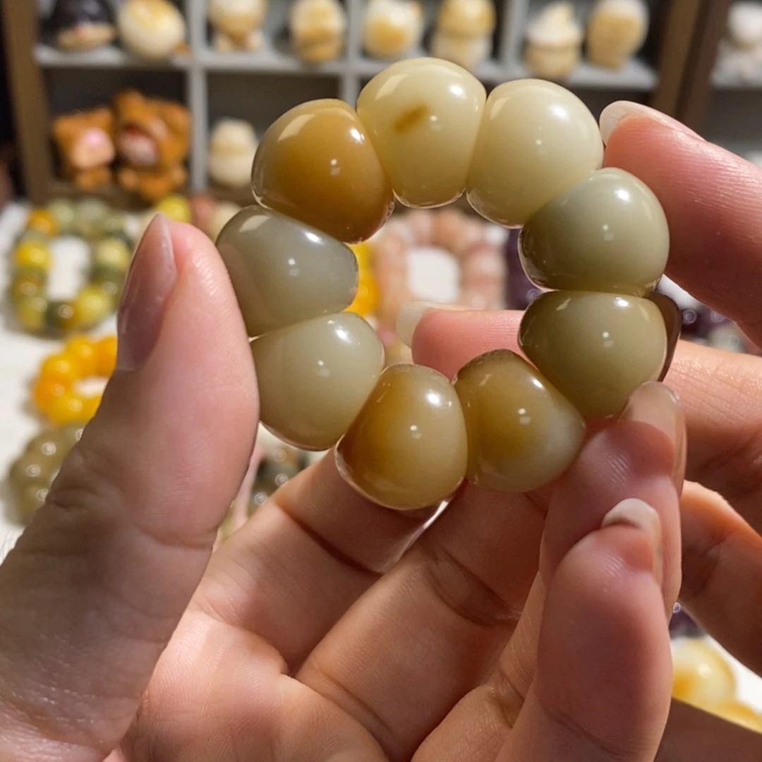 自***生吊坠菩提根/象牙果