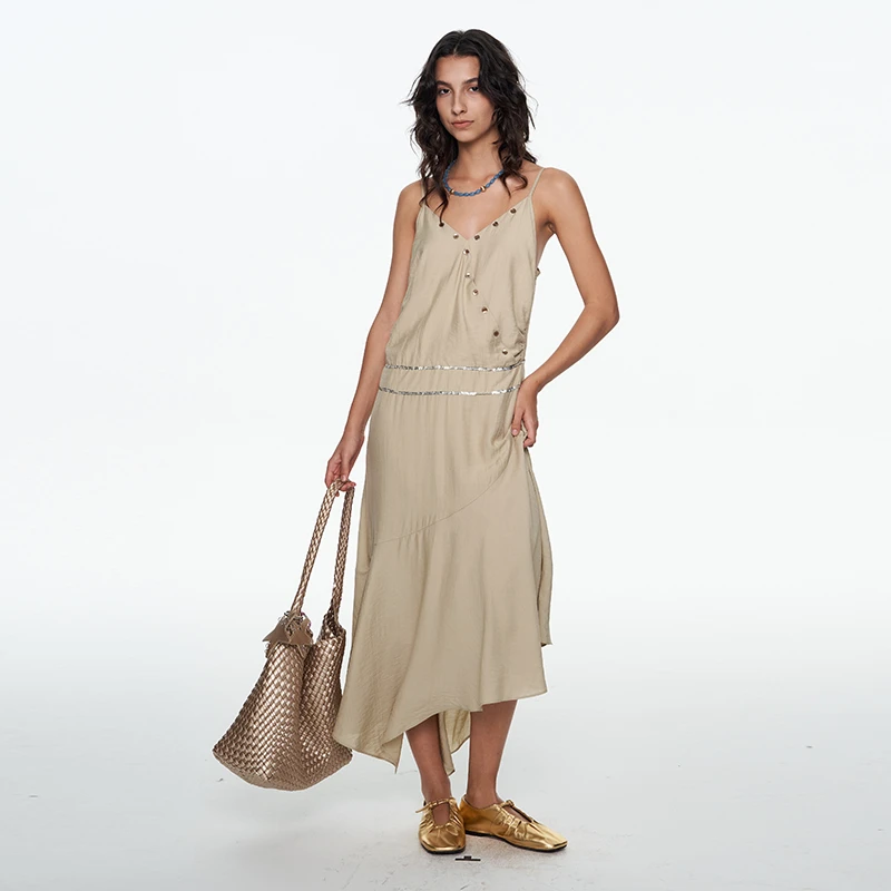 LABERTHREE X THE ENES 约会穿搭b备斜扣V领亮片吊带A字摆连衣裙