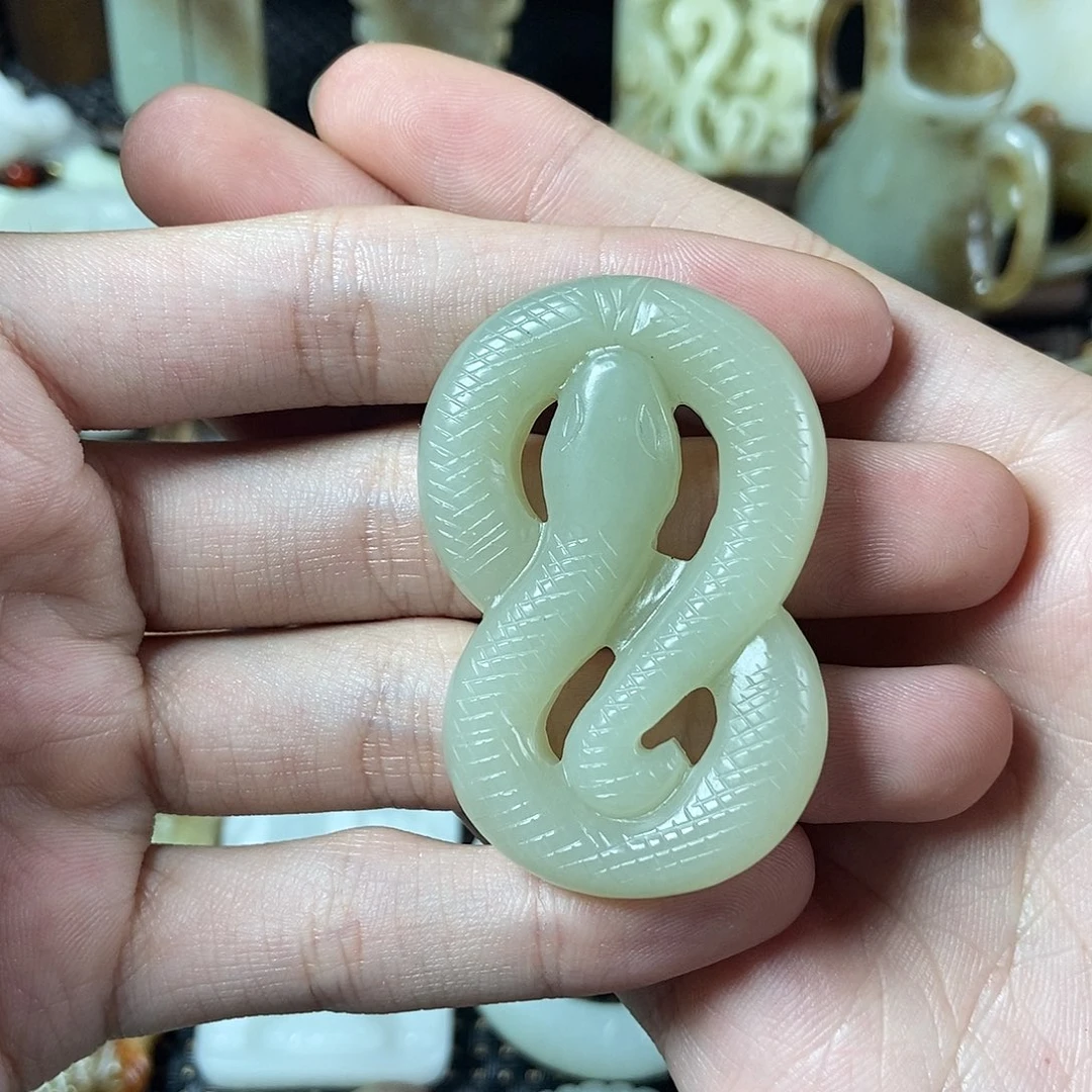 和田玉未镶嵌把件