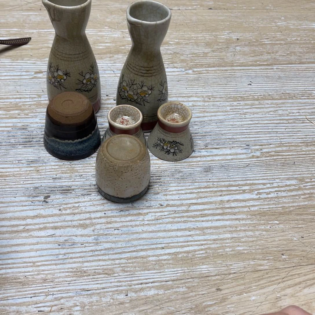 瓷片W****m密密麻麻地排列着一个