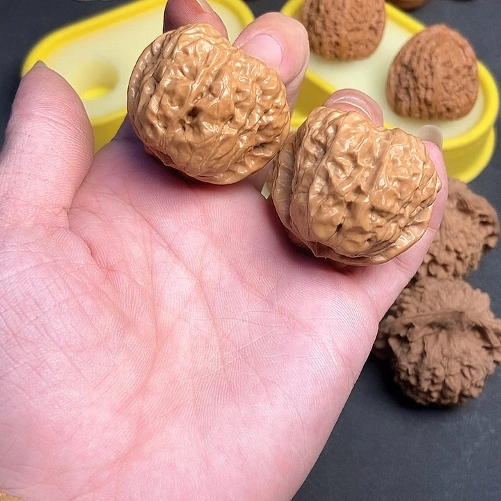 文玩核桃吊坠蛤蟆头边39尺肚42尺