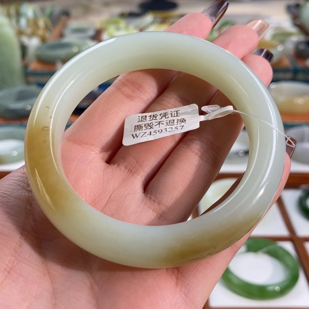 和田玉未镶嵌手镯且末高青白带糖58/59