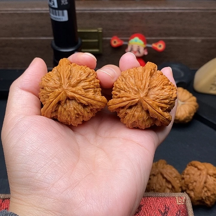 胡***哥文玩核桃把件白奔