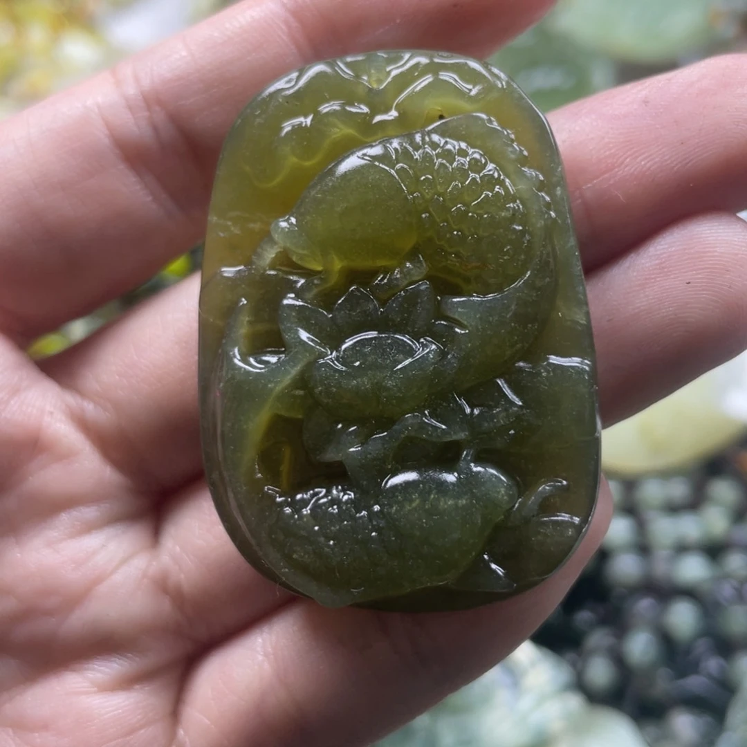 蛇纹石玉未镶嵌吊坠