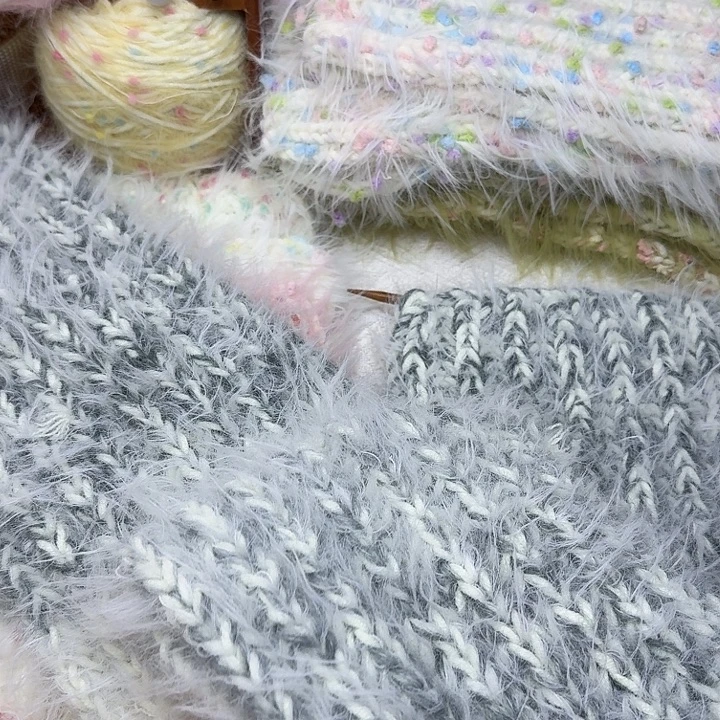 渐变羽灰成品围巾