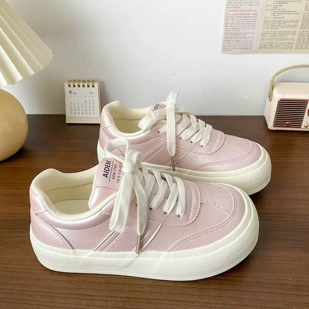 TP392粉色奶油大头小白鞋女新款百搭厚底板鞋圆头皮面休闲面包鞋